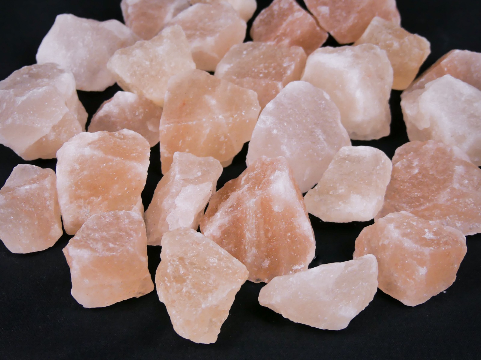 https://www.lalashops.nl/media/catalog/product/b/a/badzout_brokken_-_himalaya_zout_-_2-5cm_-_1kg_-_4.jpg