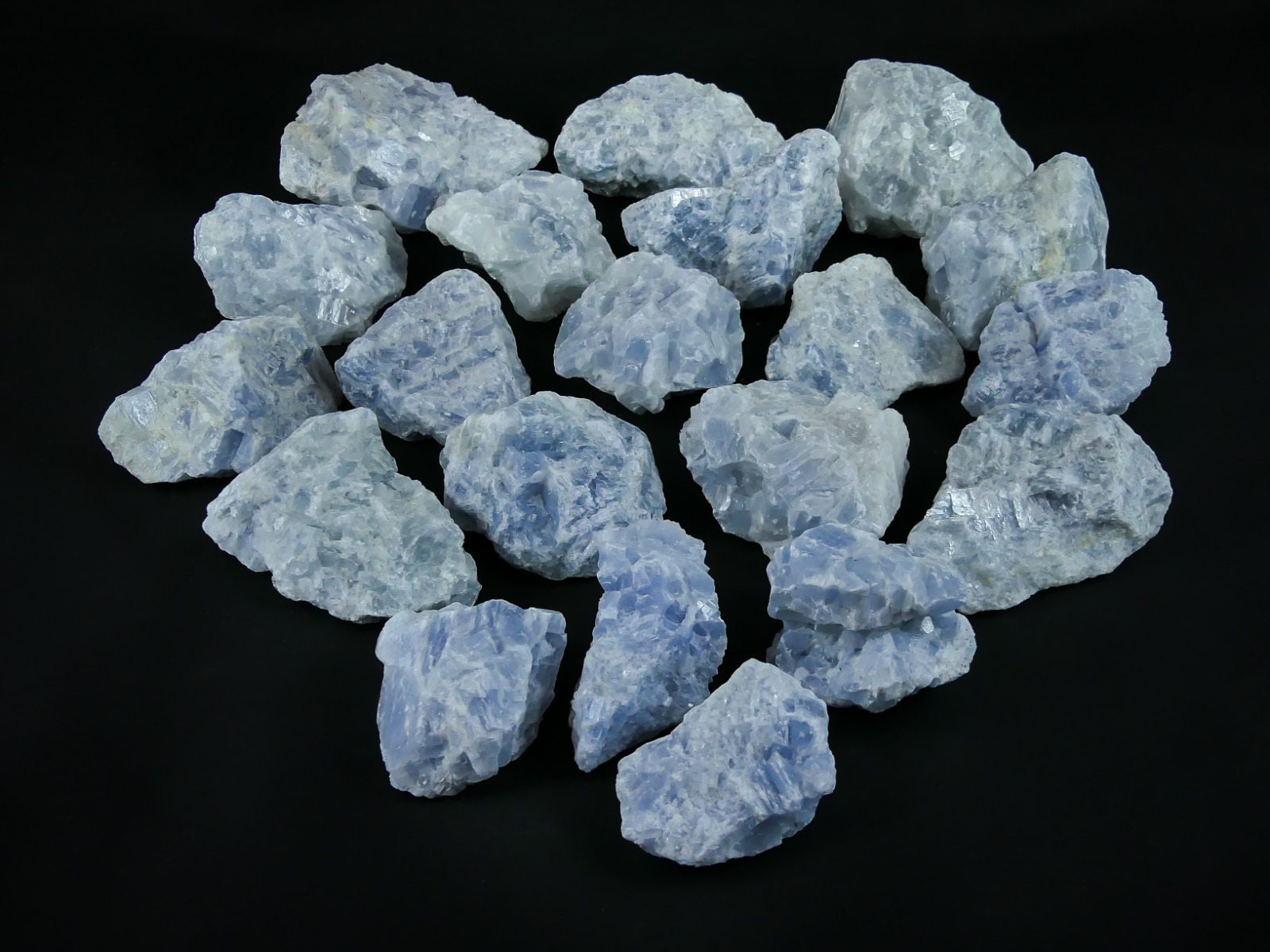 https://www.lalashops.nl/media/catalog/product/b/l/blauwe_calciet_ruw_20_stuks_1_10_2kg_6-15cm.jpg