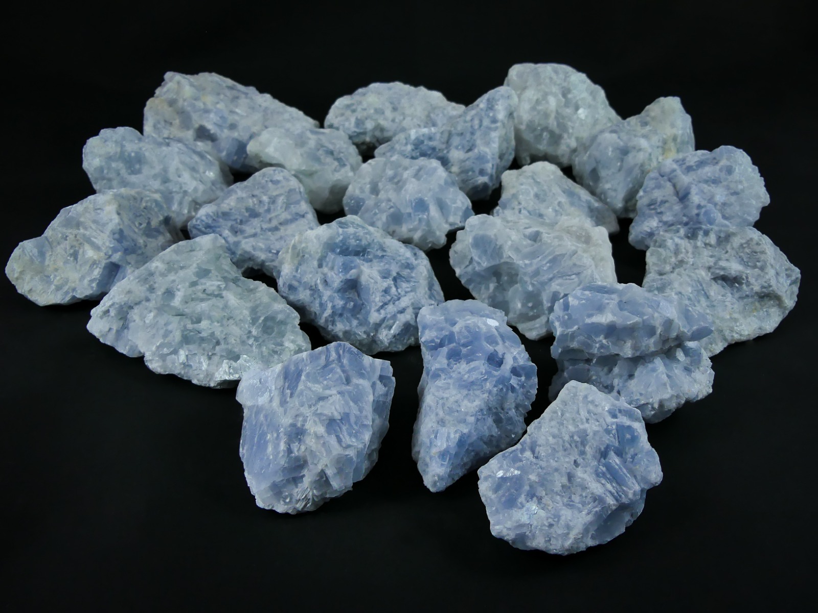 https://www.lalashops.nl/media/catalog/product/b/l/blauwe_calciet_ruw_20_stuks_3_10_2kg_6-15cm.jpg