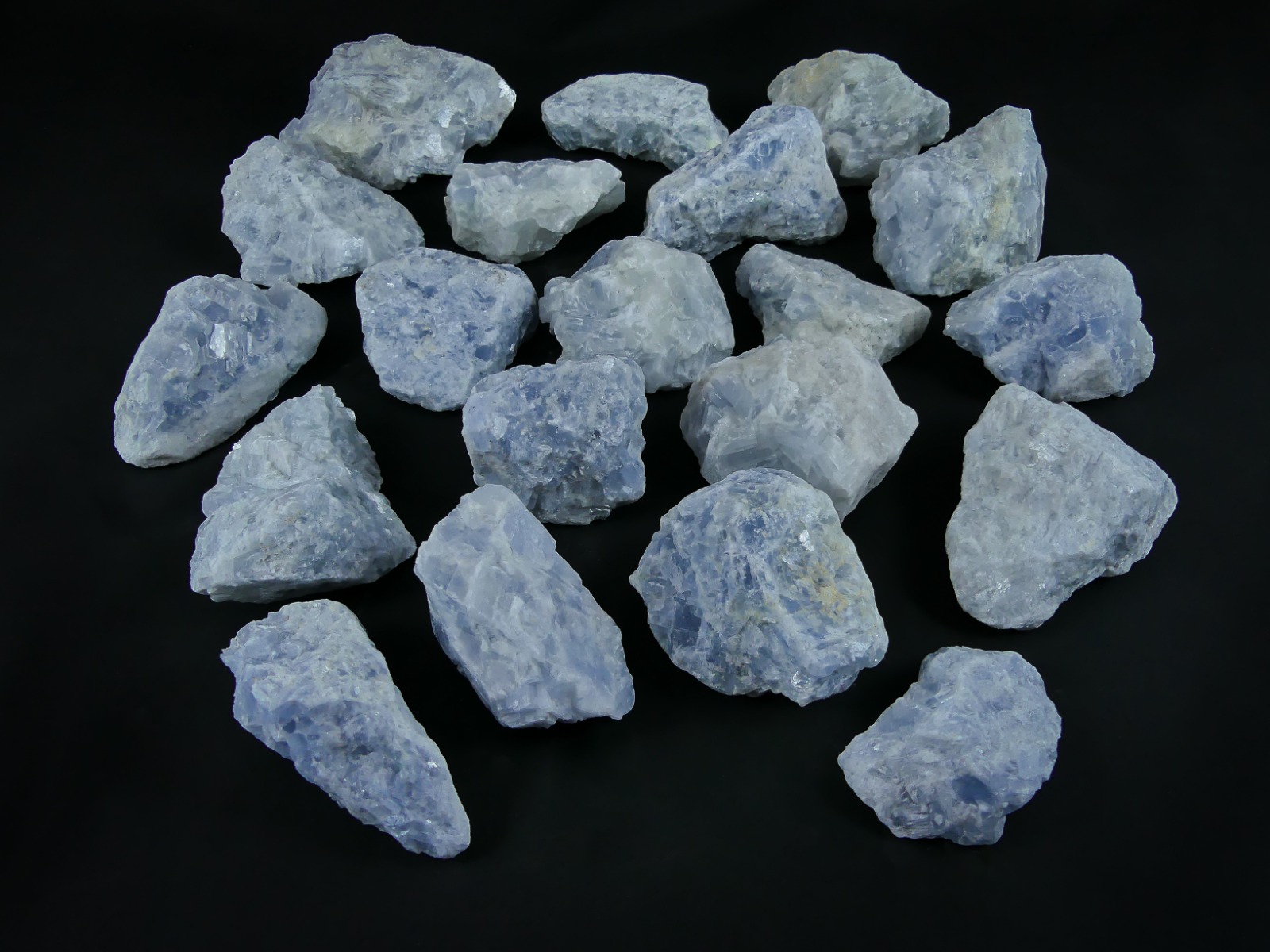 https://www.lalashops.nl/media/catalog/product/b/l/blauwe_calciet_ruw_20_stuks_5_10_2kg_6-15cm.jpg