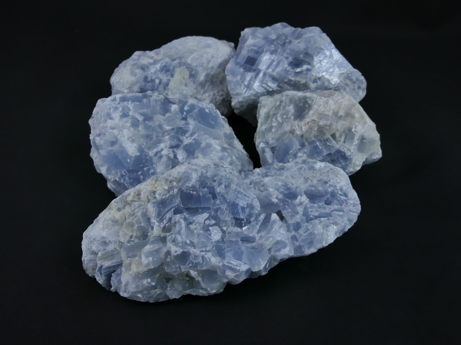 https://www.lalashops.nl/media/catalog/product/b/l/blauwe_calciet_ruw_5_stuks_4_8kg_10-18cm_1_.jpg