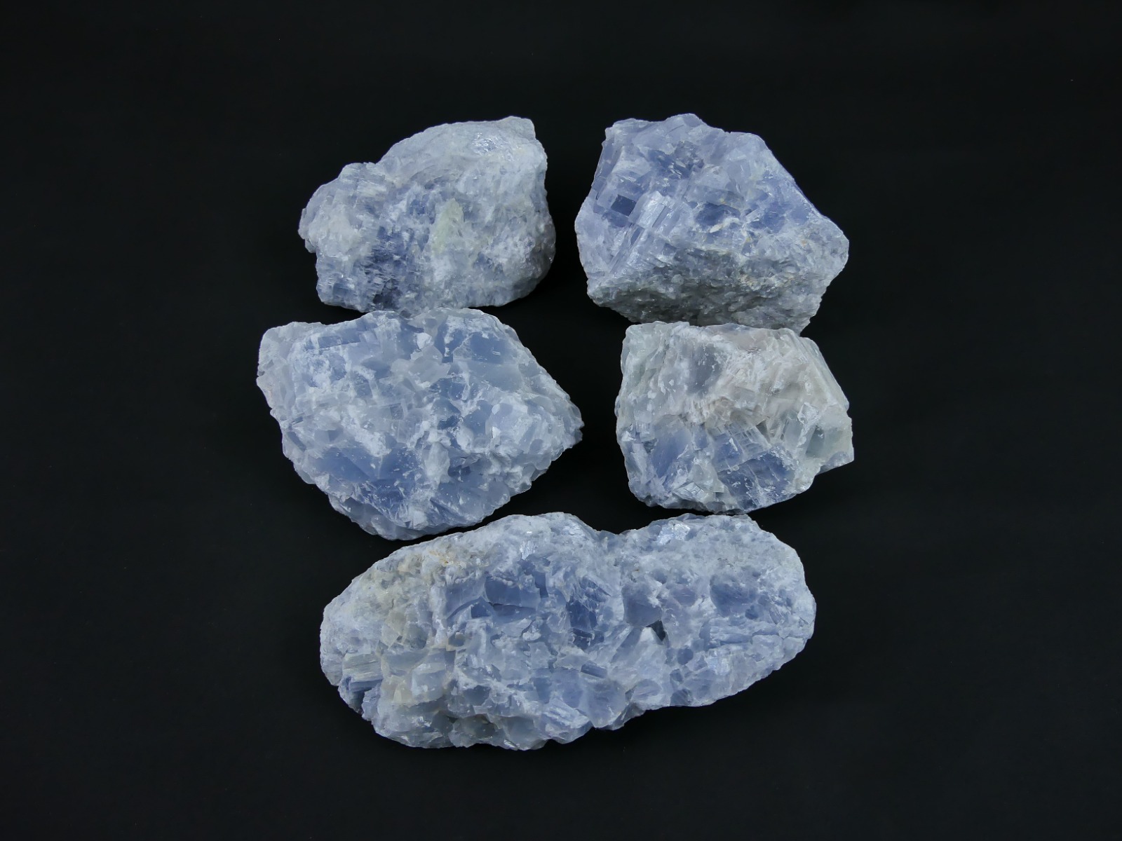 https://www.lalashops.nl/media/catalog/product/b/l/blauwe_calciet_ruw_5_stuks_4_8kg_10-18cm_4_.jpg