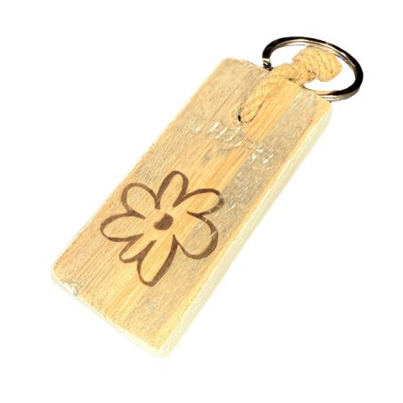 Vrolijke houten sleutelhanger met bloemmotief van duurzaam dukdalf hout