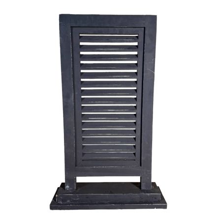 Robuuste houten shutter in antiek zwart – Black Berlin stijl