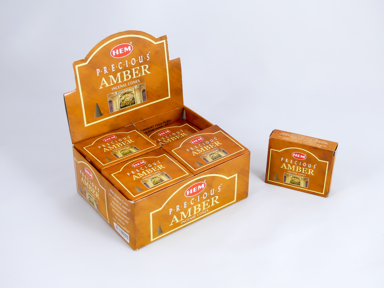 https://www.lalashops.nl/media/catalog/product/h/e/hem_wierook_kegels_-_amber_precious_-_voordeelbox_12_pakjes_120_kegels_1.jpg