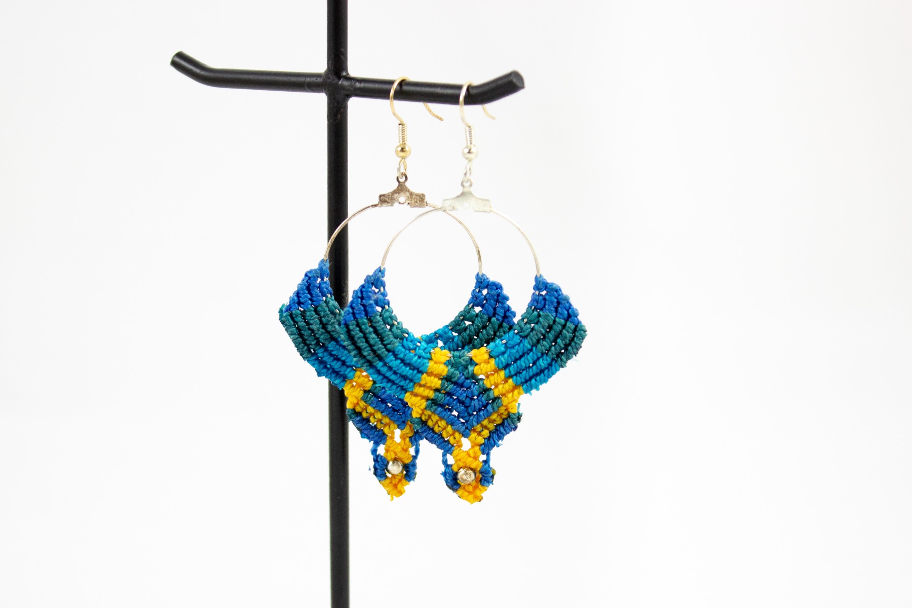 https://www.lalashops.nl/media/catalog/product/m/a/macram_oorhanger_groot_3_4_.jpg
