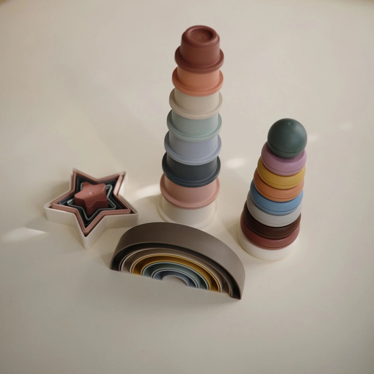 https://www.lalashops.nl/media/catalog/product/m/u/mushie_stacking_-_retro_pastel_kleuren_-_3.jpg