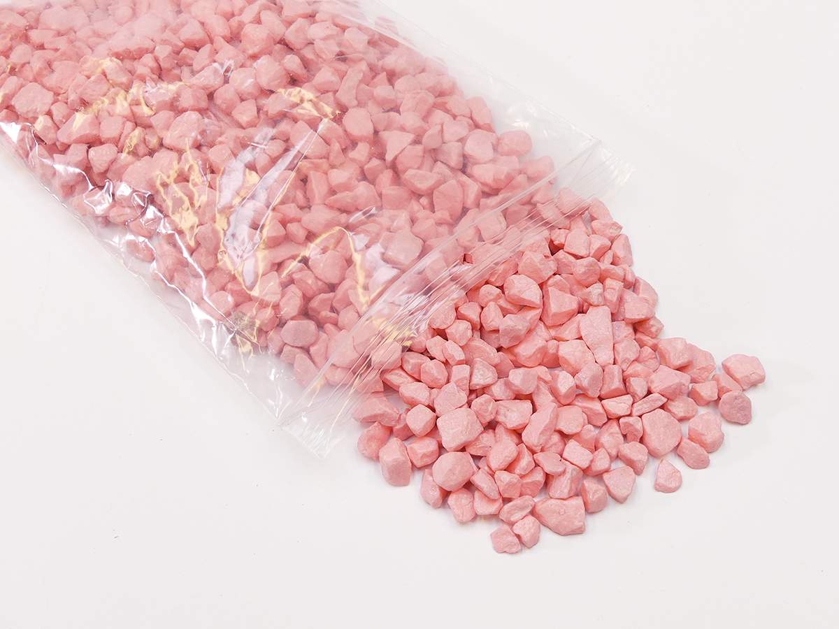 https://www.lalashops.nl/media/catalog/product/r/o/roze_granulaat_steentjes_9-13_mm_in_verpakking.jpg