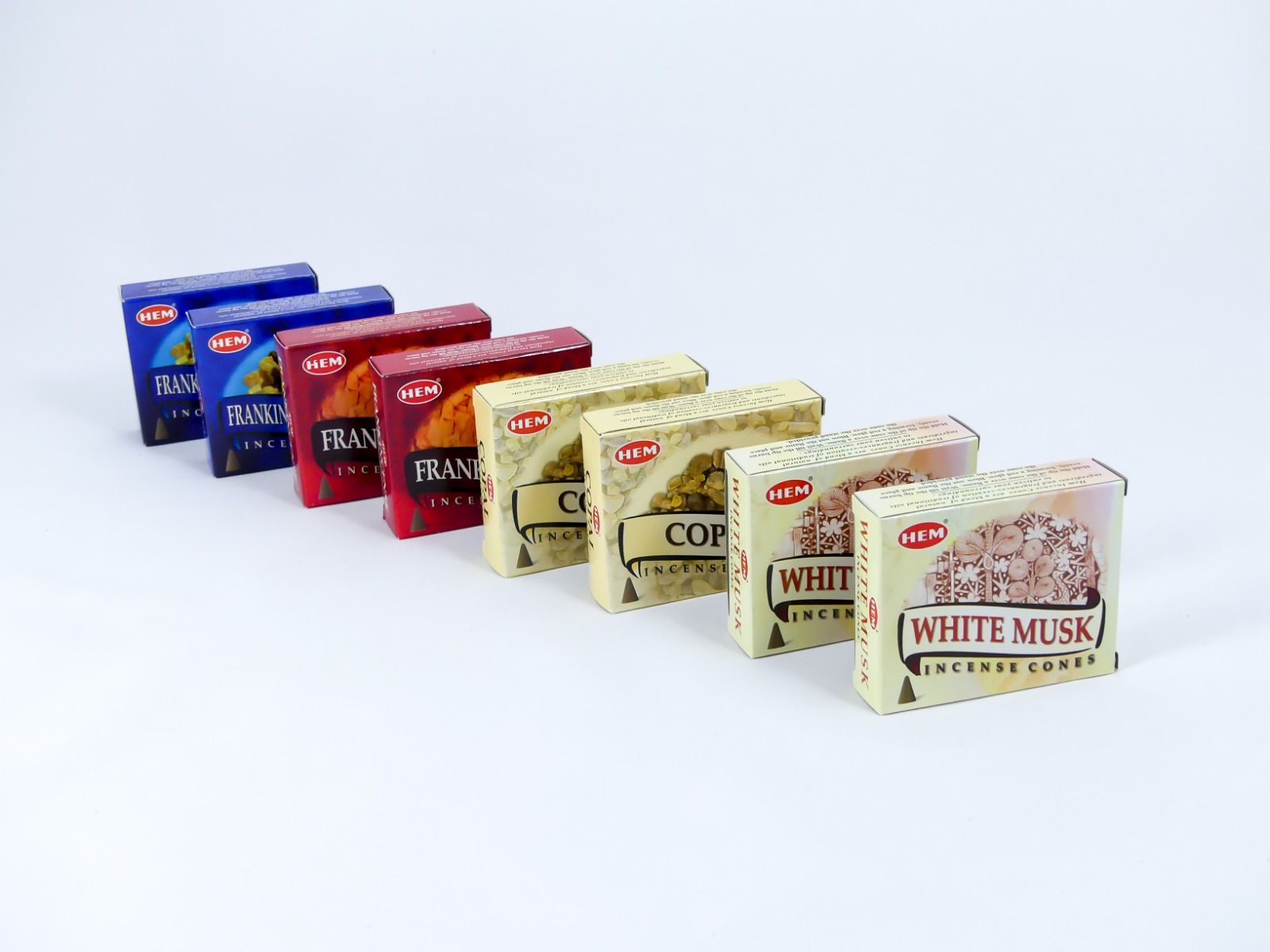 https://www.lalashops.nl/media/catalog/product/s/e/set_wierook_cones_frankincense_frankincense_myrrh_copal_white_musk_3_.jpg
