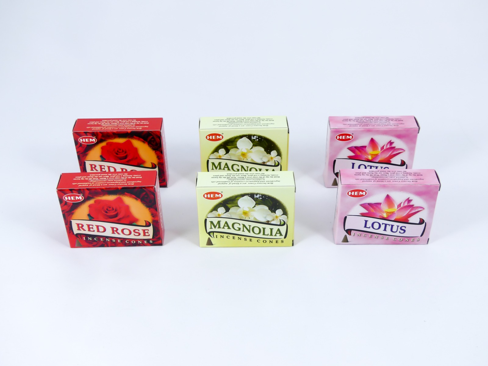 https://www.lalashops.nl/media/catalog/product/s/e/set_wierook_cones_red_rose_magnolia_lotus_2_.jpg