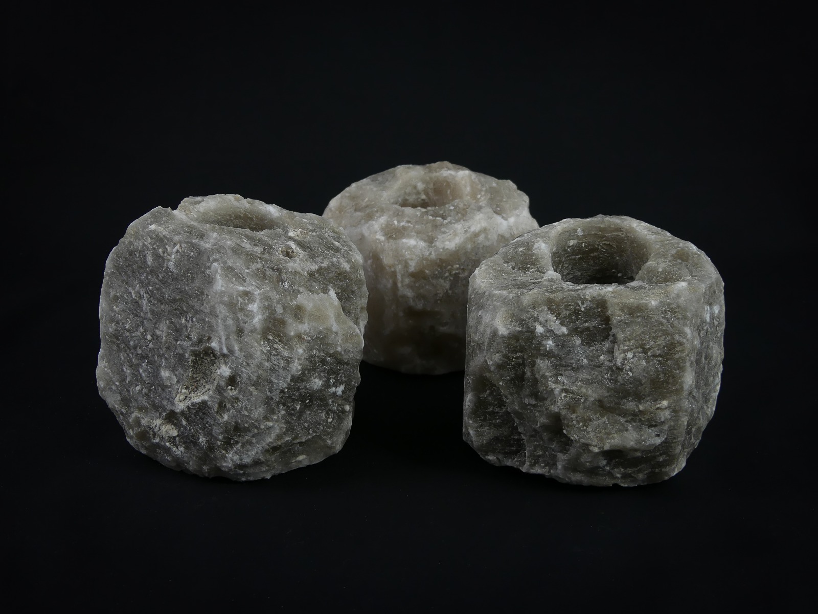 https://www.lalashops.nl/media/catalog/product/t/h/theelicht_zoutsteen_zwart_-_9x9x9cm_-_1_4kg_5_.jpg