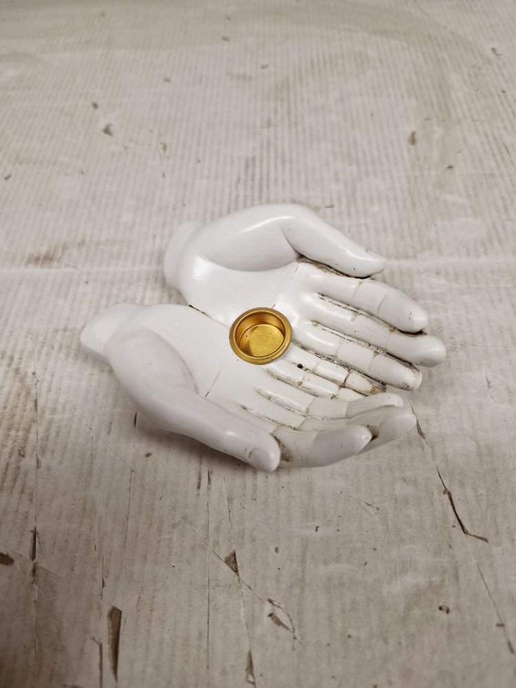 https://www.lalashops.nl/media/catalog/product/w/i/wierookhouder_witte_handen_links.jpg