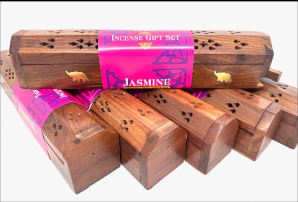 https://www.lalashops.nl/media/catalog/product/w/i/wierookkist_met_jasmine_wierookstokjes.jpg