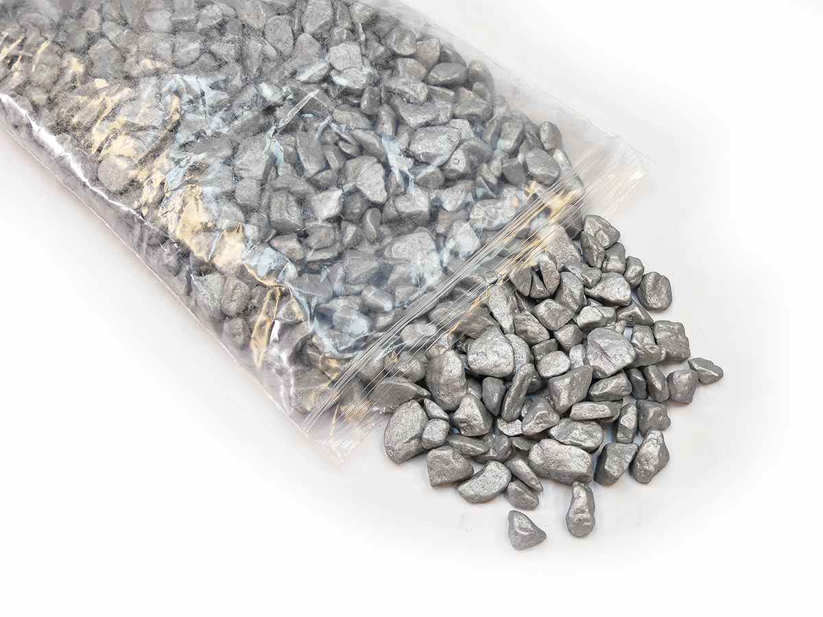 https://www.lalashops.nl/media/catalog/product/z/i/zilverkleurige_granulaat_steentjes_9-13_mm_in_verpakking.jpg