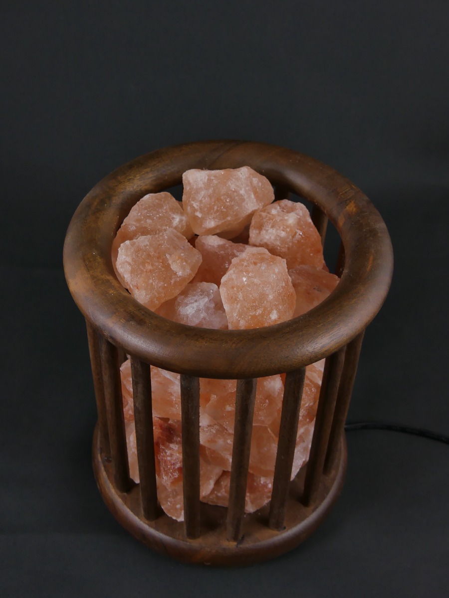 https://www.lalashops.nl/media/catalog/product/z/o/zoutlamp_-_himalaya_zoutstenen_in_cilinder_korfje_3.jpg
