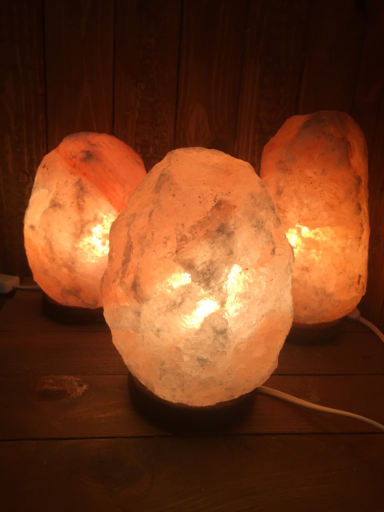 https://www.lalashops.nl/media/catalog/product/z/o/zoutlamp_haliet_gloeilamp_1_1.jpg
