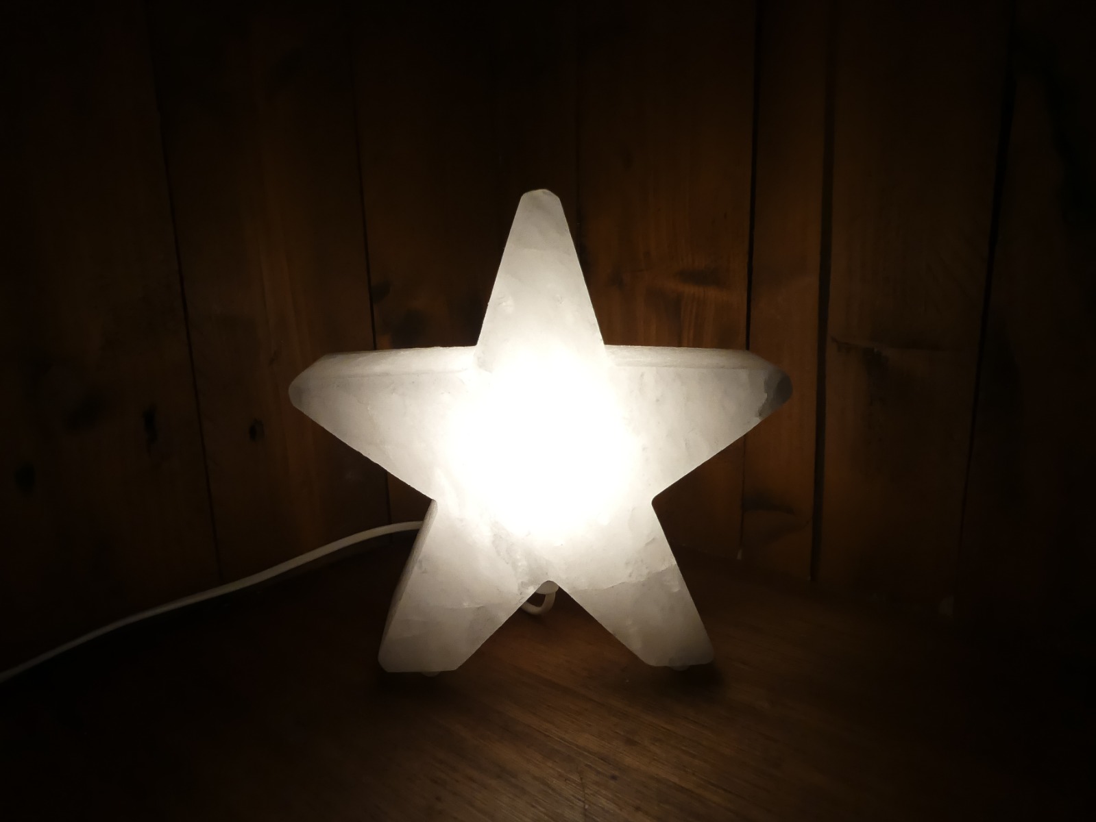 https://www.lalashops.nl/media/catalog/product/z/o/zoutlamp_ster_wit_met_ledlamp_1_.jpg