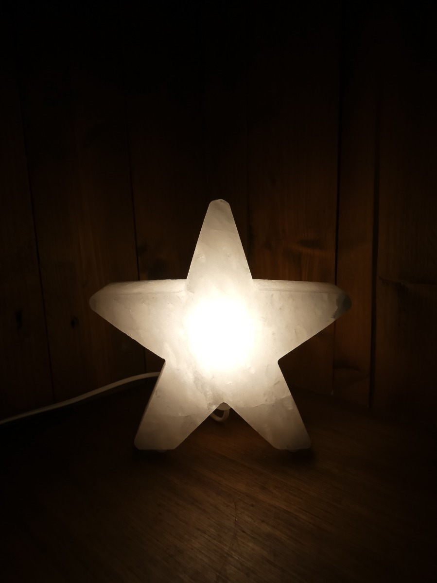 https://www.lalashops.nl/media/catalog/product/z/o/zoutlamp_ster_wit_met_ledlamp_2_.jpg
